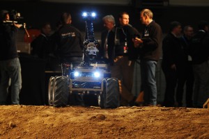 Der Rover space-bot 21 der Hochschule 21 aus Buxtehude im Einsatz. Foto: DLR German Aerospace Center/flickr (CC BY 2.0)