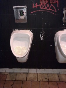 Hygieneprobleme: Viele Schüler benutzen ihre Schultoilette noch nicht mal mehr. (Foto: Conne Island/Flickr CC BY 2.0)
