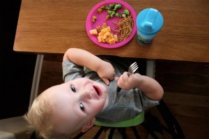 Kleine Kinder sind beim Essen oft wählerisch. Sind sie es als Schulkinder immer noch, könnte eine Essstörung dahinter stecken. Foto: makelessnoise / flickr (CC BY 2.0)