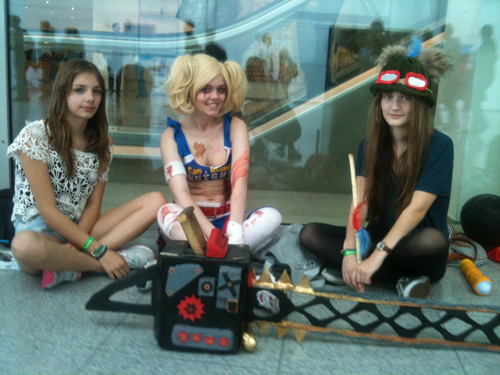 Regula, Charlotte und Lilly im Look der gamescom. (Foto: Nin)