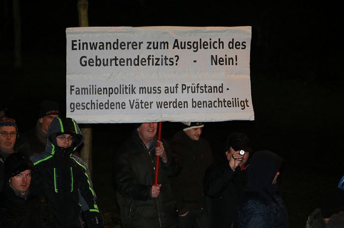 Gegen Einwanderer - und für geschiedene Väter: Pegida ist offenbar eine Demo für alles und jeden (hier ein Foto aus Dresden im Januar). Foto: Metropolico.org / flickr (CC BY-SA 2.0) 