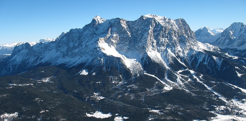 Der höchste Berg und die besten Schulen - das war einmal. Bayern bekommt diesmal keine Bestnoten. Foto: KaukOr / Wikimedia 