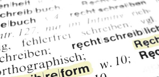Die Rechtschreibung hat in den Schulen offenbar an Stellenwert verloren. Foto: Claudia-Hautumm / pixelio.de