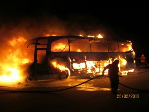 Der Bus brannte vollständig aus. Foto: Polizeiinspektion Heidekreis
