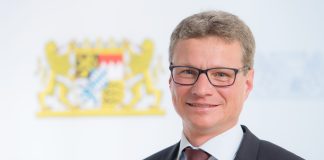 Immerhin: Bayerischer Kultusminister Sibler verteidigt seinen Sitz im Landtag Der neue bayerische Kultusminister Bernd Sibler. Foto: © StMUK