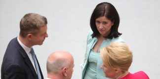 Ein Politikum? Berlins Regierender bestätigt Beziehung mit seiner Bildungssenatorin