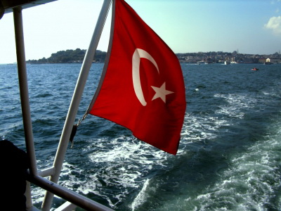 Die konservative Regierung der Türkei scheint westliche Einflüsse zurückdämmen zu wollen. (Foto:S.Flint/pixelio.de)
