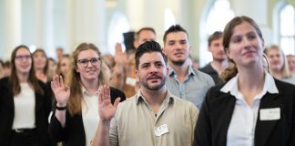 Fast 4.000 angehende Lehrkräfte vereidigt: Nachwuchsrekord – GEW warnt vor Überlastung
