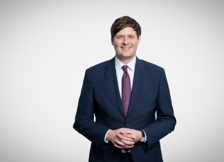 Abordnungen first, Entlastung verpennt: GEW empört sich über Kultusminister