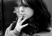 Studie: Unerträglich, aber unverschuldet – Gehirnentwicklung erklärt Verhalten von Jugendlichen Jugendliche rauchen deutlich seltener als früher; Foto: Valentin Ottone / flickr (CC BY 2.0)