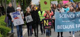 Auch Schüler gingen beim "march for science" mit. Foto: Science March Frankfurt