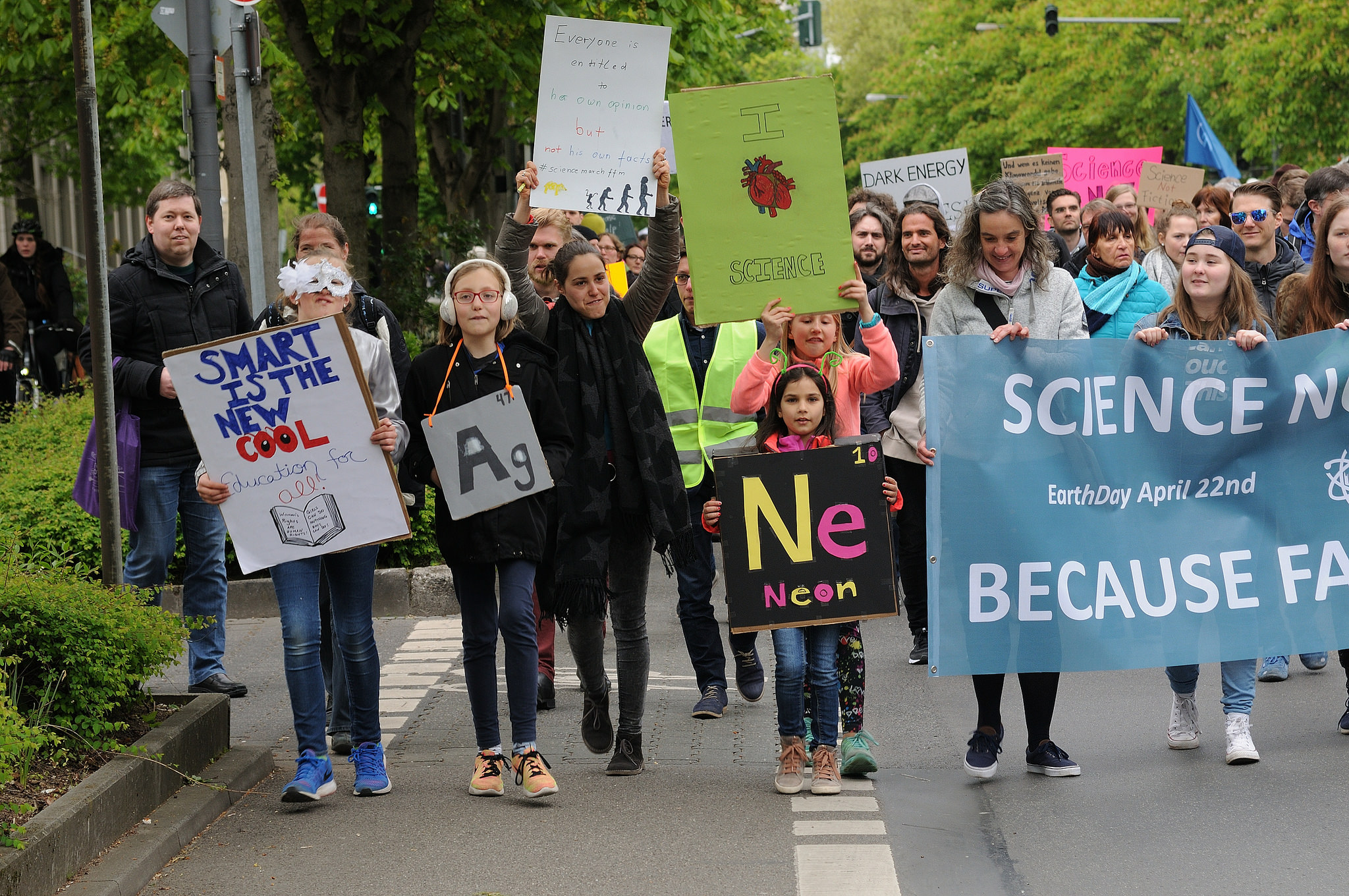 Auch Schüler gingen beim "march for science" mit. Foto: Science March Frankfurt