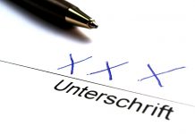 Unterschrift in Form von drei Kreuzen - Häufig brauche es einen hohen Leidensdruck und Hilfe von Freunden oder Familie, bis ein Analphabet sein Problem angehe. Foto: berwis / pixelio.de