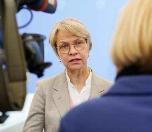 Erfassung von Lehrer-Arbeitszeit: Schulministerin stellt umfängliche Präsenzpflicht in Aussicht – sogar während der Ferien