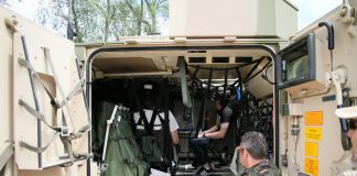 GEW schreibt Schulleiter an, um den Besuch von Schülergruppen beim „Arbeitgeber Bundeswehr“ zu verhindern Die Bundeswehr macht sich für Schüler beim Hessentag - hier 2017 - interessant. Foto: DFSB DE / flickr (CC BY-SA 2.0)