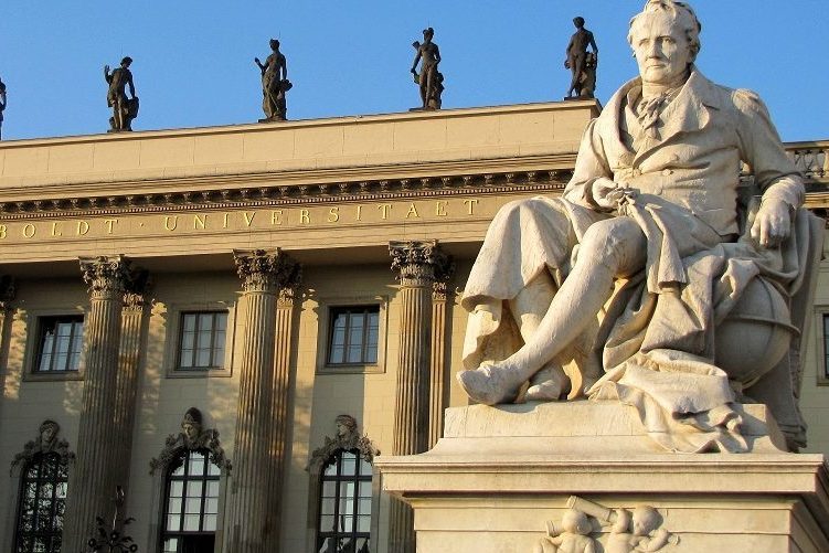 Internationale Studentenschaft: Fassade der Berliner Humboldt-Universität. Foto: Rolf Handke / pixelio.de