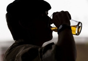 Schüler trinken sich weniger in den Rausch als noch vor einigen Jahren, stellt die Studie fest. (Foto: Defence Image/Flickr CC BY-NC 2.0) 