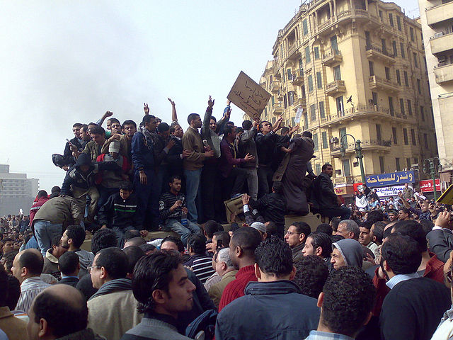 Marburger Student forscht in Ägypten – ein Interview zur aktuellen Lage Demonstranten auf dem Tahir-Platz in Kairos Innenstadt im jahr 2011. (Foto: Ramy Raoof/Wikimedia CC BY 2.0)