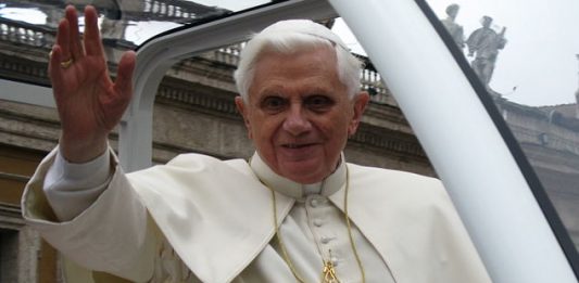 Benedikt XVI hat seinen Rücktritt angekündigt. (Foto: Broc / Wikimedia Commons (CC-BY-3.0)