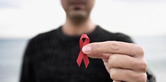 „Keine Gefahr für andere“: GEW mahnt Toleranz gegenüber HIV-positiven Lehrkräften an