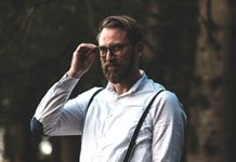 Für Alex Simm ist es selbstverständlich, dass seine Texte einen moralischen Kern haben. Foto: Moritz Jendral