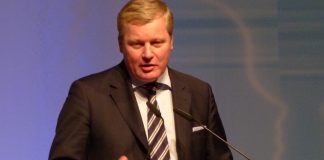 Niedersachsen geht bei der Digitalisierung der Schulen in die Offensive – finanziert auch von den Eltern Kultusminister Althusmann bei seiner Eröffnungsrede auf der didacta 2012 in Hannover: Foto: Nina Braun