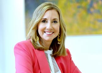 Leistungsbewertungen: Präsentationen, Podcasts, digitale Portfolios – Kultusministerin erlaubt wegen KI neue Prüfungsformate an Schulen