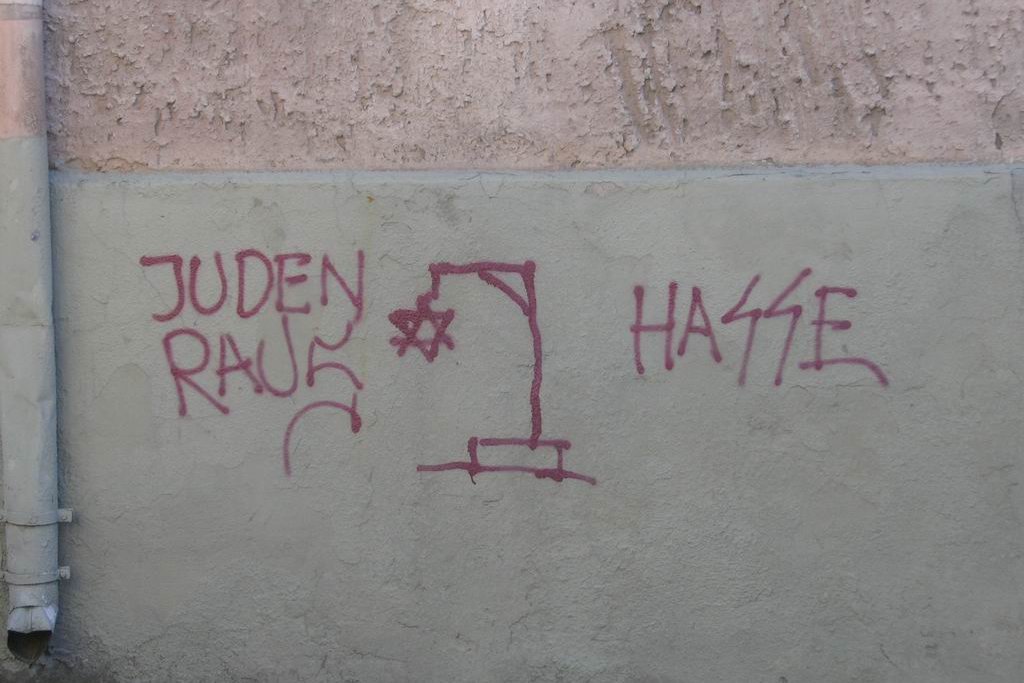 Antisemitische Schmiererei. Die Schule darf sich nicht aus der Verantwortung für die Antisemitismusbekämpfung herausstehlen, befinden Samuel Salzborn und Alexandra Kurth. Foto: Beny Shlevich / flickr (CC BY-SA 2.0)