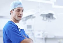 Trotz Neuregelung der Hochschulzulassung: Auch in Zukunft wird es in Deutschland nicht leicht, Arzt zu werden. Foto: Free-Photos / pixabay (CC0 Creative Commons)