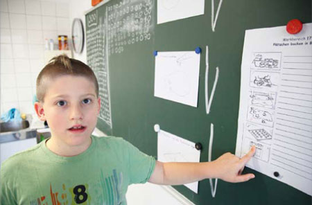 Anschaulich: Piktogramme helfen Autisten beim Lernen. (Foto: Alex Büttner)