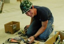 Azubis klagen über Stress und Arbeitszeiten – die meisten sind trotzdem zufrieden