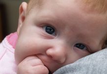 Weckt Empathie bei Kindern: ein Baby. Foto: christina rutz/flickr (CC BY 2.0)