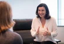 “Chance nutzen, um die Schullandschaft zu verändern”: Digitalbeauftragte Bär im Interview