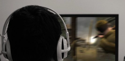 Gewaltspiele haben einen schlechten Ruf. Das Aggressionspotential fördern sie aber offenbar nicht. Foto: Kelly Hunter / flickr (CC BY 2.0) u. Tripwire Interactive /Wikimedia Commons (CC BY 3.0)