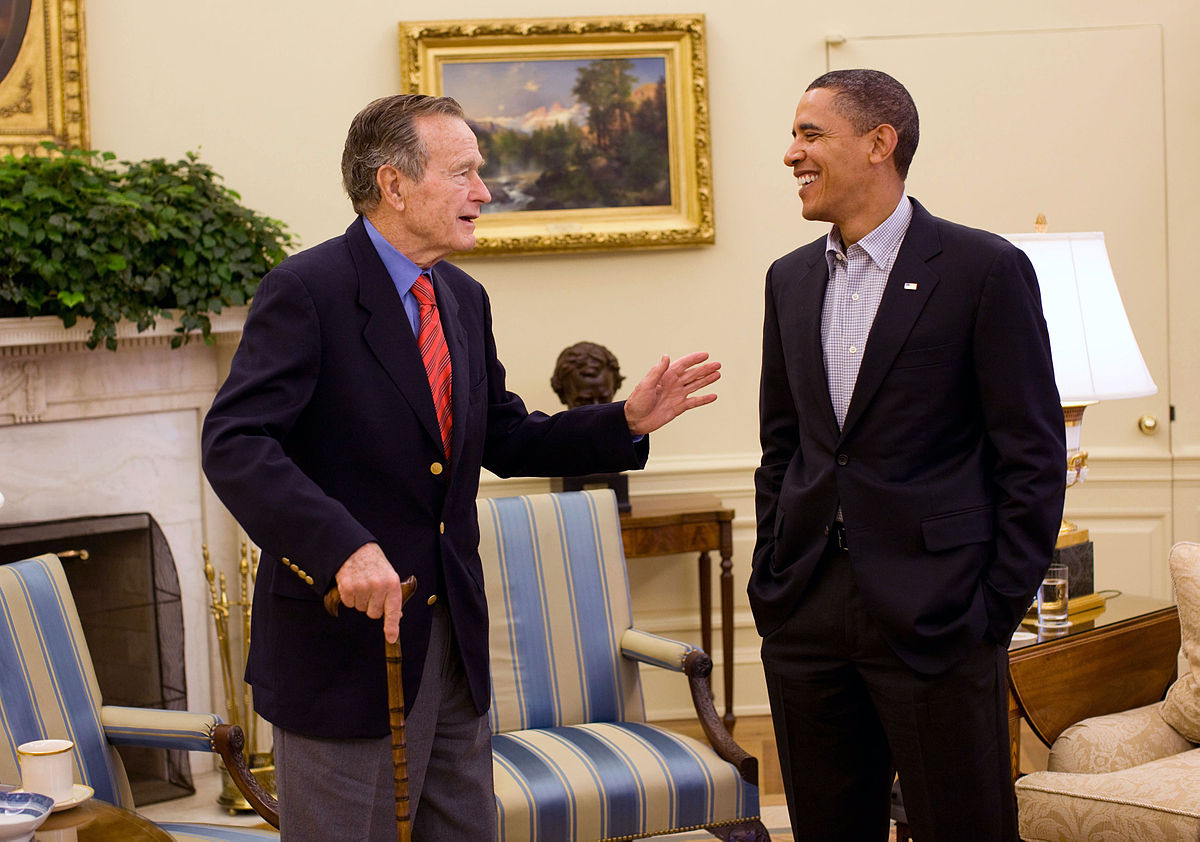 Barack_Obama_and_George_H._W._Bush_in_the_Oval_Office