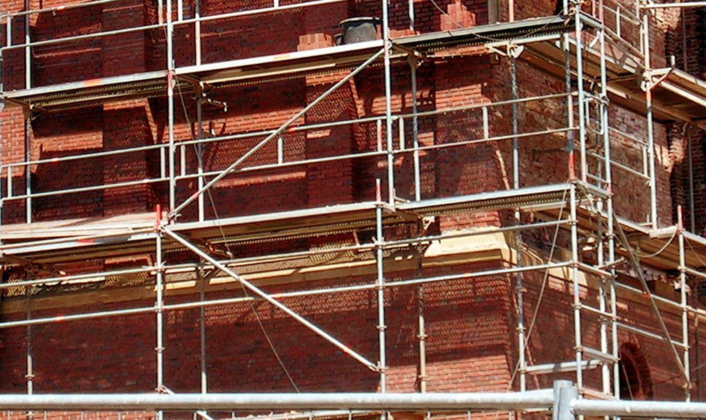 Personalmangel in den Behörden, späte Ausschreibungen bei hohem Sanierungsbedarf - die zügige Sanierung der Berliner Schulen ist mit Problemen behaftet. (Symbolbild) Foto: Elvaube / Wikimedia Commons (CC BY-SA 3.0)