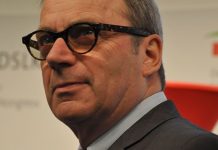 Gewohnt pointiert: VBE-Vorsitzender Udo Beckmann (unlängst auf dem Deutschen Schulleiterkongress). Foto: Susanne Schnabel