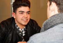 An vielen Stellen lässt sich beobachten, dass im Bildungsbereich das Klima für Migranten rauer wird. Auch auf dem Ausbildungsmarkt gibt es subtile Benachteiligungen. Foto: QSC AG / flickr (CC BY 2.0)