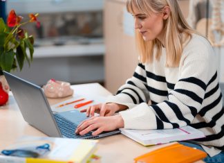 Zeit sparen: Unterricht mit Klett.KI Chat vorbereiten und Aufgaben und Medien mit wenigen Klicks verteilen