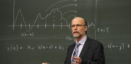 Klarheit und echte Autorität des Lehrers sind für Schüler wichtig. Foto: WikimediaImages / Pixabay (CC0)