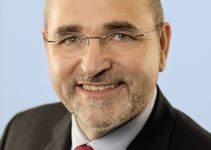 Leitete als Regierungspräsident auch die Schulaufsicht: Gerd Bollermann. Foto: Wikimedia Commons