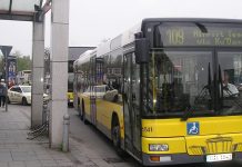 Schulbus defekt? Schüler mit Verdacht auf Kohlenmonoxid-Vergiftung in Klinik Ein kostenloses Schülerticket würde viele Berliner Familien erheblich entlasten, geben sich die Grünen überzeugt. Foto: Leif Jørgensen / Wikimedia Commons (CC BY-SA 4.0)