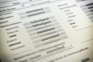 Eine Leistungsbewertung kann nie der ganzen Schülerpersönlichkeit gerecht werden, egal ob als Note oder verbale Beurteilung, meint etwa der VBE Baden-Württemberg. Foto: Dirk Vorderstraße / flickr (CC BY 2.0)