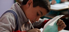 Syrisches Flüchtlingskind in der Schule. Foto: UK Department for International Development (CC BY 2.0)