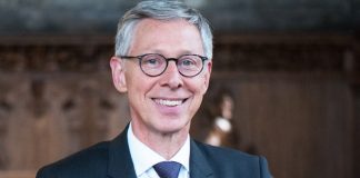 Bremer Bürgermeister zum Digitalpakt: «50/50-Regelung muss weg» – Länder hoffen auf schnelle Einigung Bremens Bürgermeiser Carsten Sieling (SPD) sieht in der 50:50 Regelung einen Angriff von Mitgliedern des Bundestags-Haushaltsausschusses auf die Autonomie der Länder. Foto: RedaktionSenatspressestelle / Wikimedia Commons (CC BY-SA 4.0) (Ausschnitt)