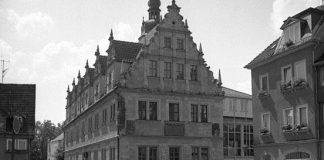Eine Institution in Coburg: das rund 400 Jahre alte Casimirianum - hier ein Foto von 1975. Foto: Gräfingholt, Detlef / Bundesarchiv / Wikimedia Commons (CC BY-SA 3.0 DE)