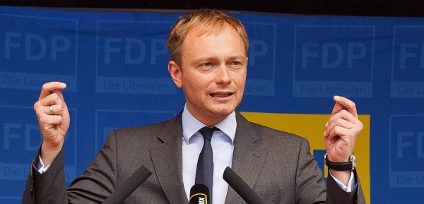 Fordert mit Mitsprache des Bundes in der Bildung: FDP-Hoffnungsträger Christian Lindner. Foto: Dirk_VorderstraÃŸe / flickr (CC BY 2.0)