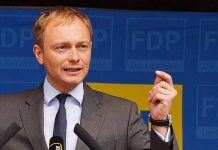 Fordert mit Mitsprache des Bundes in der Bildung: FDP-Hoffnungsträger Christian Lindner. Foto: Dirk_VorderstraÃŸe / flickr (CC BY 2.0)