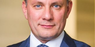 AfD-Chef will die deutsche Kultur retten, kennt aber kein einziges Gedicht