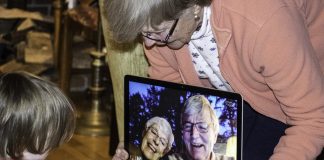 Digital Natives treffen auf Zurückgebliebene?. Der Digitalisierung der Gesellschaft kann sich über kurz oder lang wohl niemand entziehen. Foto: benralexander / Pixabay (CC0 1.0)